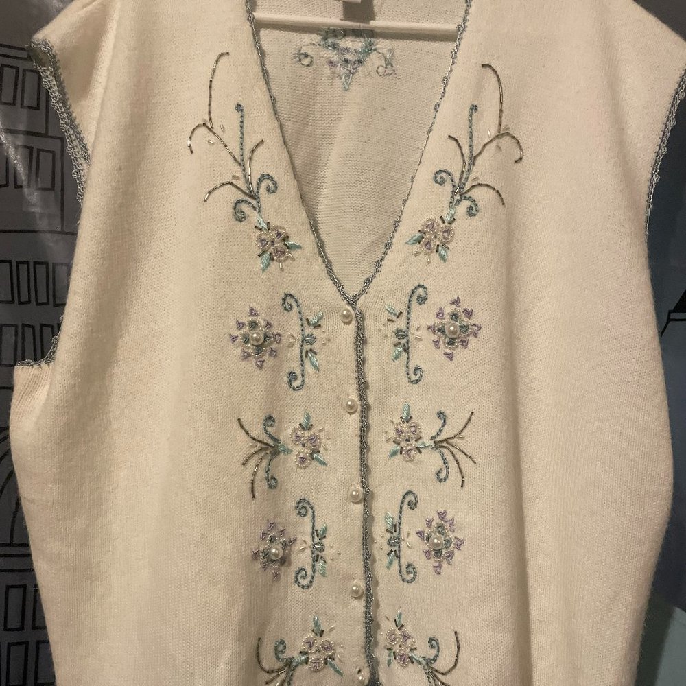 Amazing Volup 3X Vintage Embroidered Koret Sweater Vest With Pearl Buttons